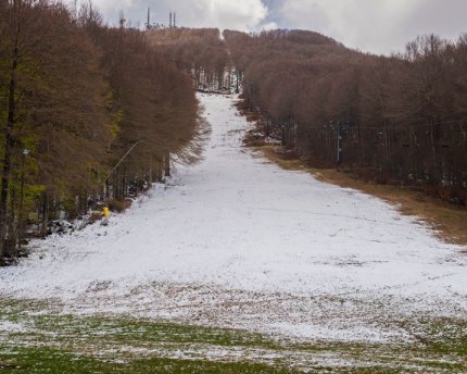 Winter enthusiasts take on climate change Climate change is impacting winter sports.
